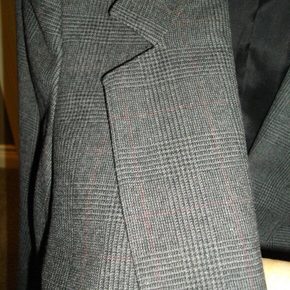 Women's Giorgio Sant 'Angelo gray and red tweed blazer. 8. New. Made in Egypt. - Picture 2 of 8